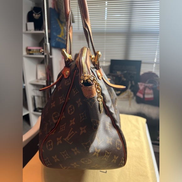 Authentic Louis Vuitton Tivoli - Picture 6 of 12